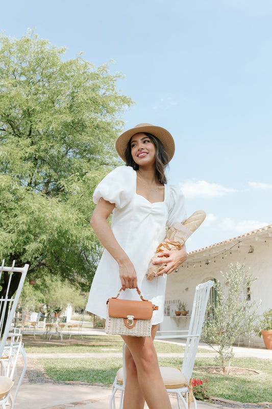 Vestido blanco con manga abullonada de tendencia